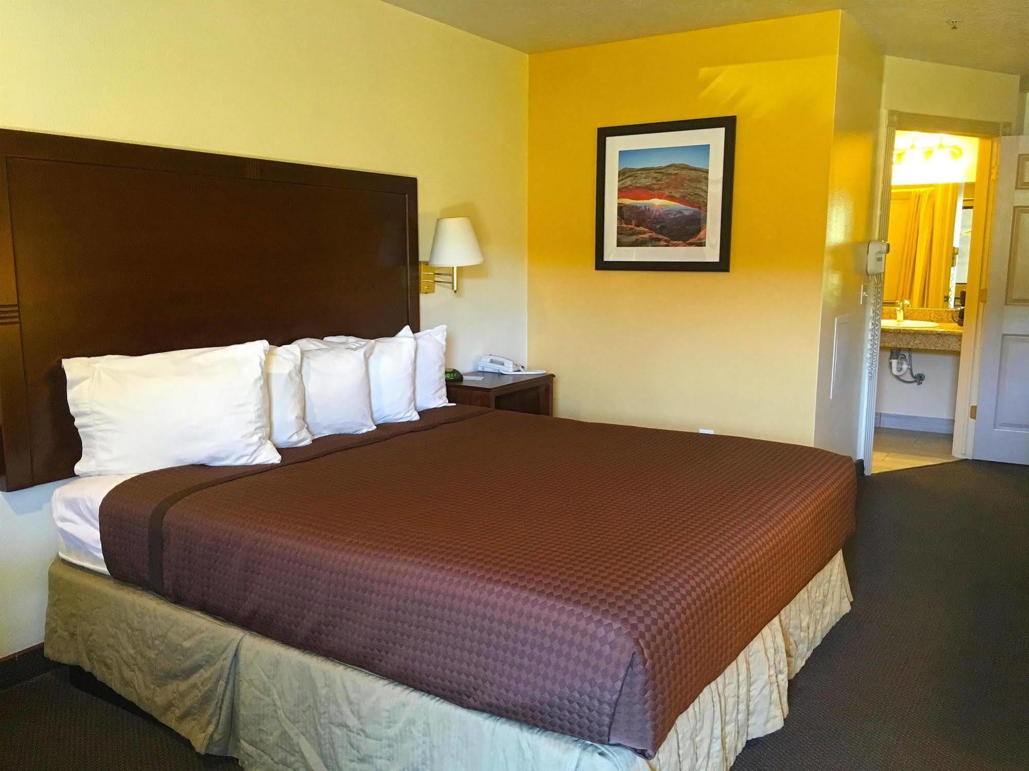 America'S Best Inn & Suites Saint George Exterior photo
